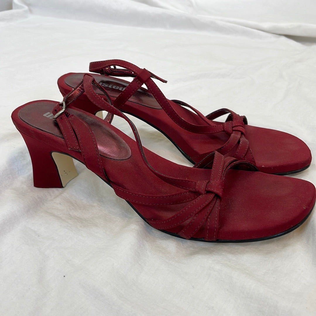 90s unlisted kitten heels