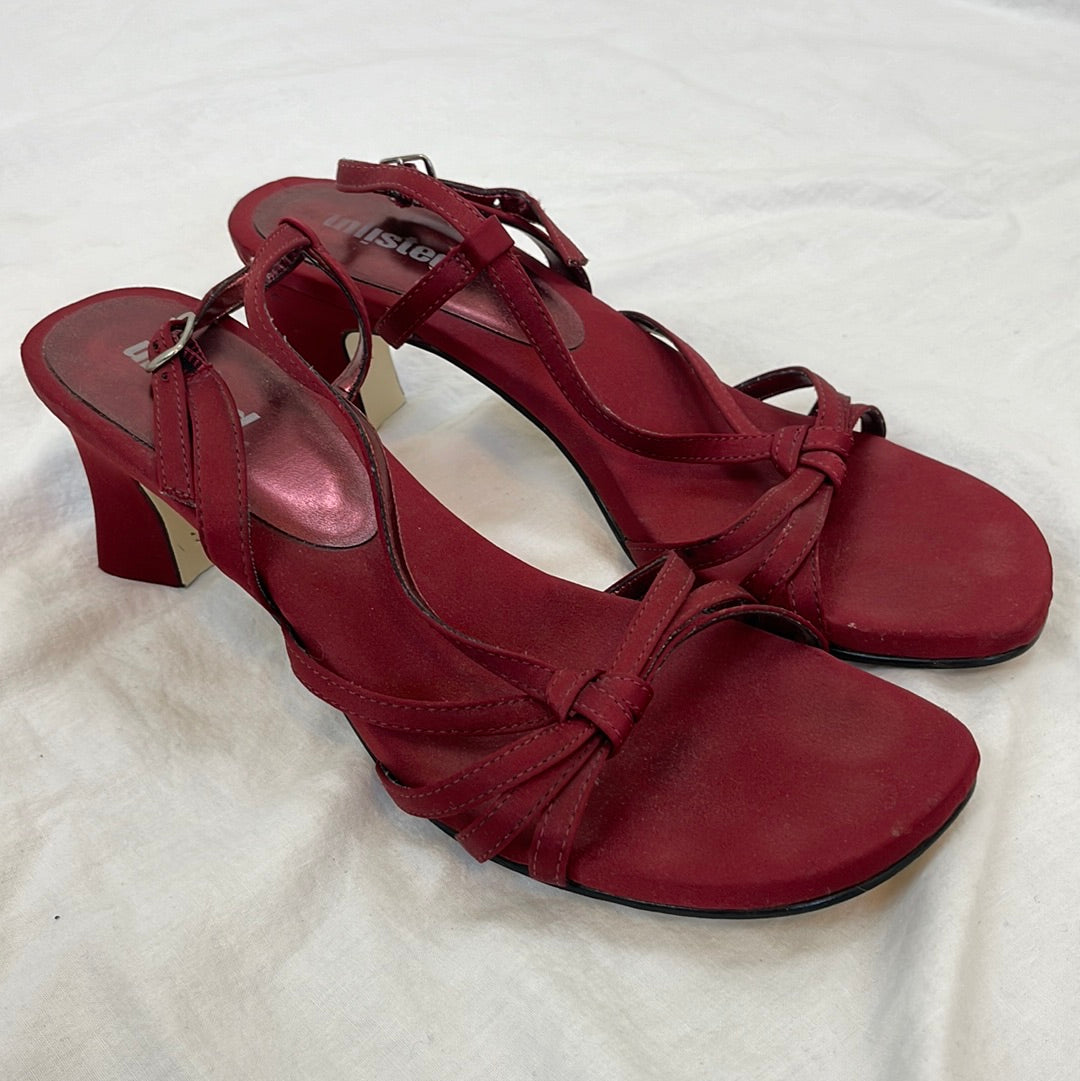 90s unlisted kitten heels