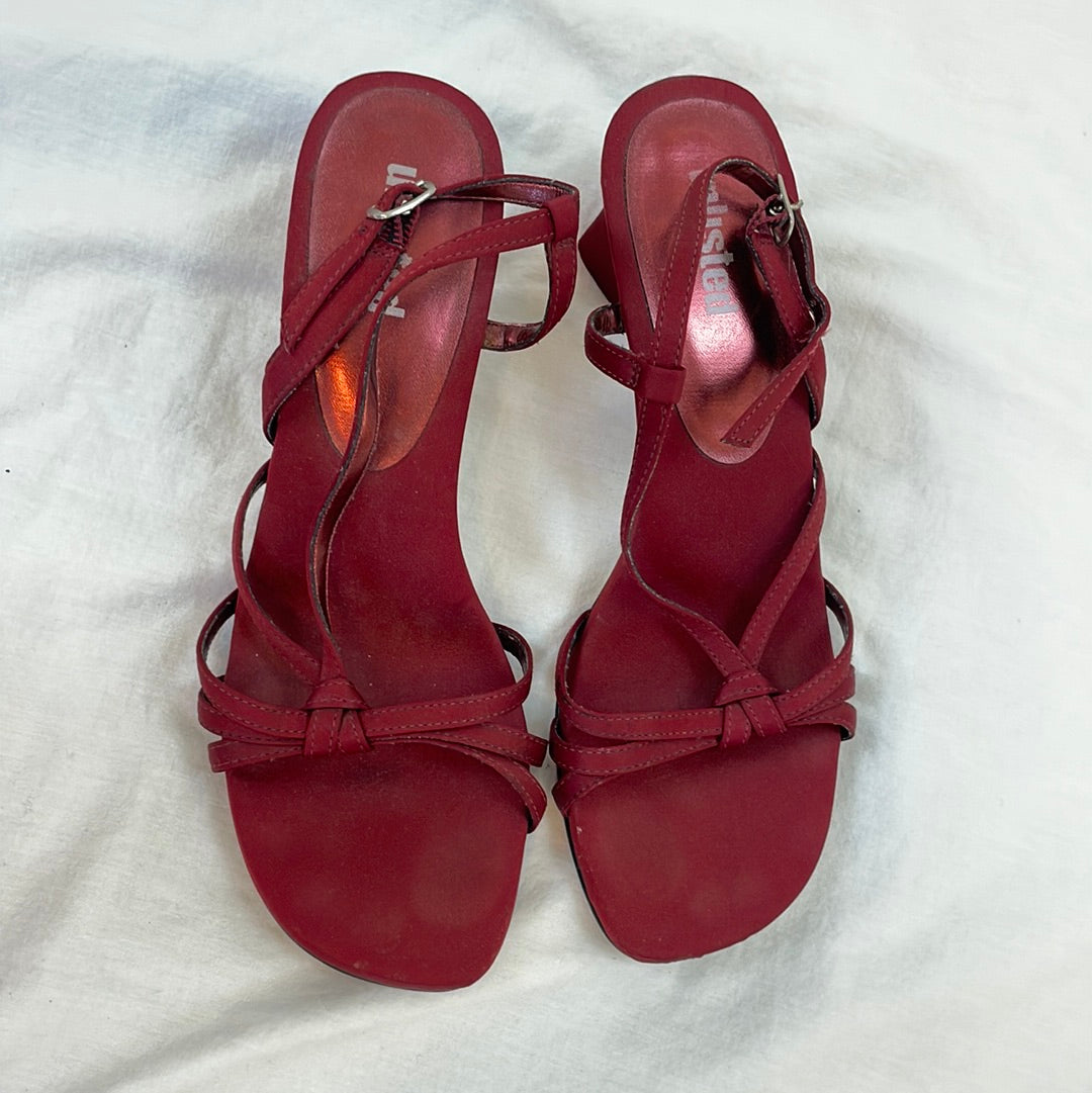 90s unlisted kitten heels