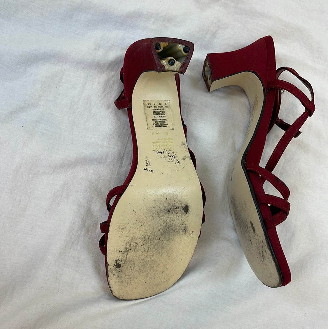 90s unlisted kitten heels